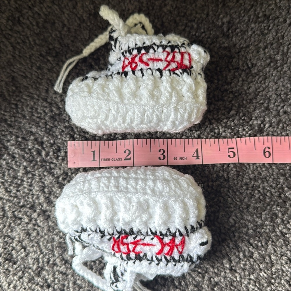 Yeezy Baby Crochet Booties - 350 V2 Zebra White and Black - Picture 5 of 8